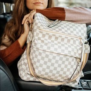 Trendy & Chic Checkered Backpack in Creme